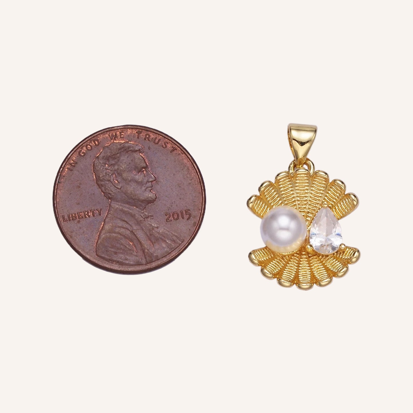 Clam Shell with Pearl